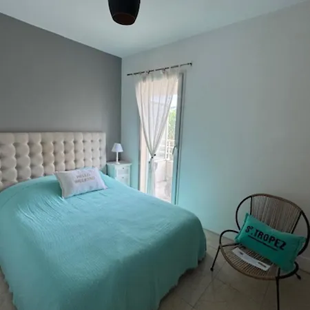 Daire Terrace & Pool Just Steps From The