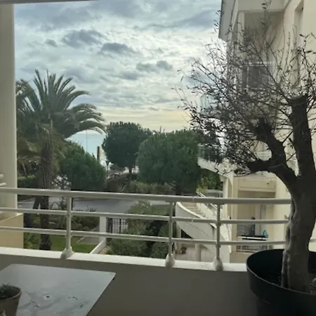 Terrace & Pool Just Steps From The Appartamento Cannes