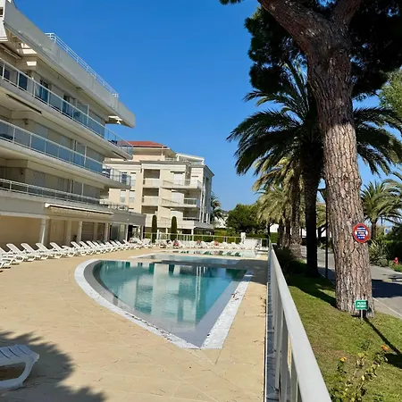 Terrace & Pool Just Steps From The Daire