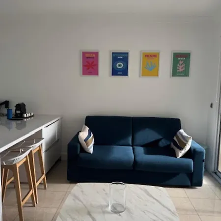 Terrasse Et Piscine à Deux Pas De La * Cannes